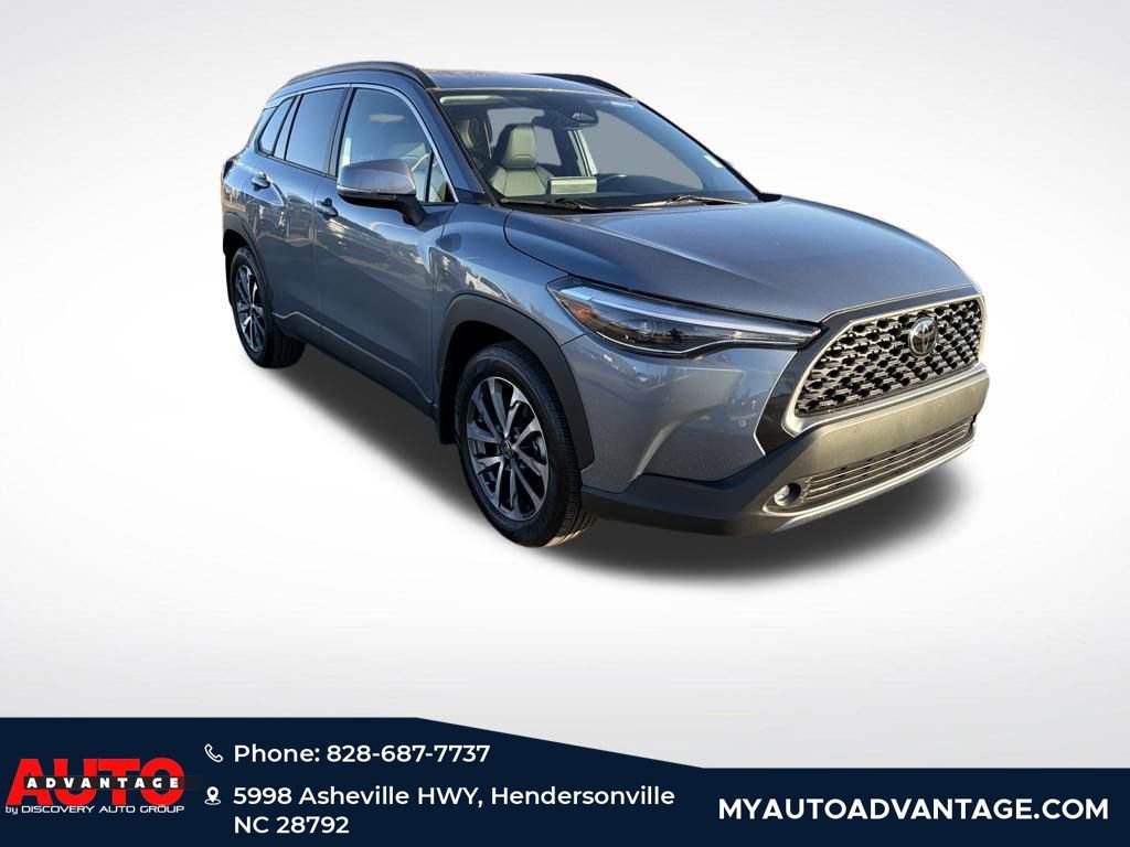 Used 2023 Toyota Corolla Cross XLE w/ Convenience Package image 4