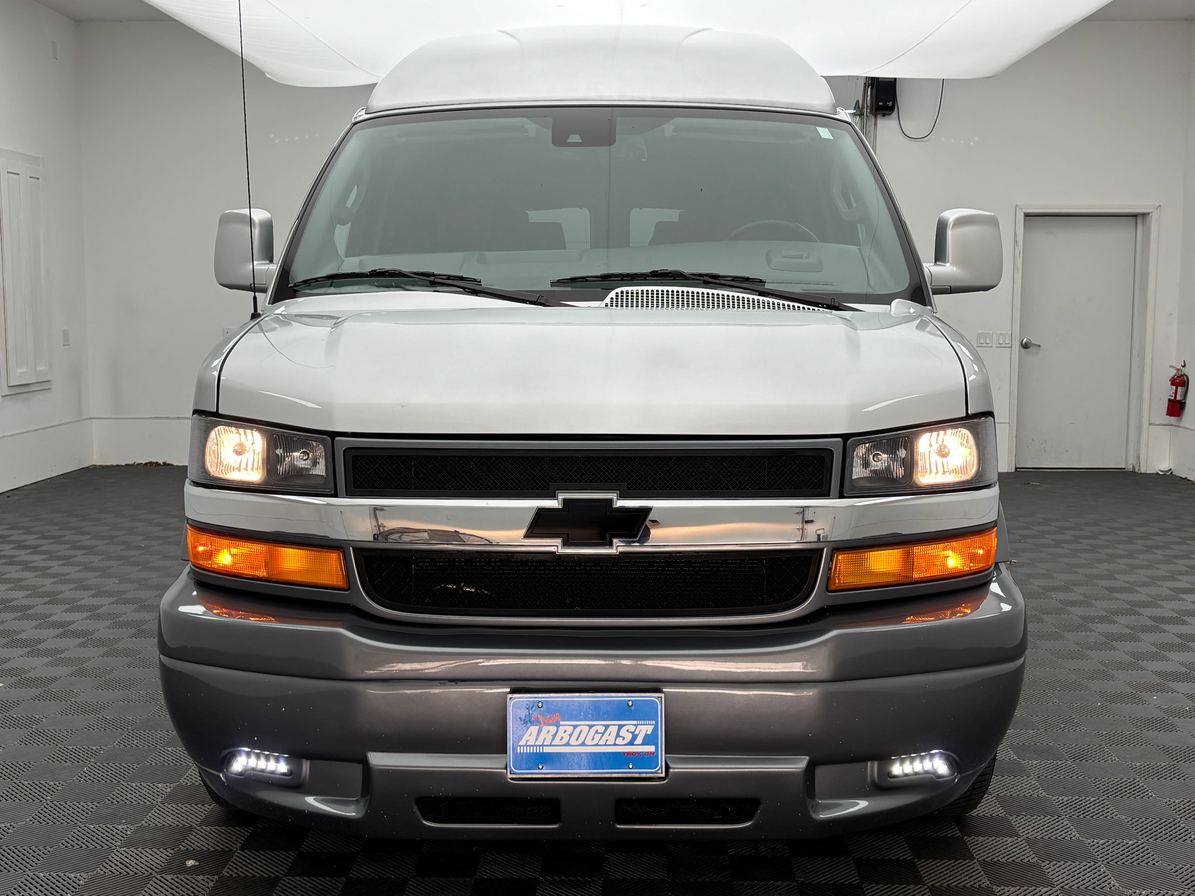 Used 2025 Chevrolet Express 2500 w/ Driver Convenience Package RWD image 5