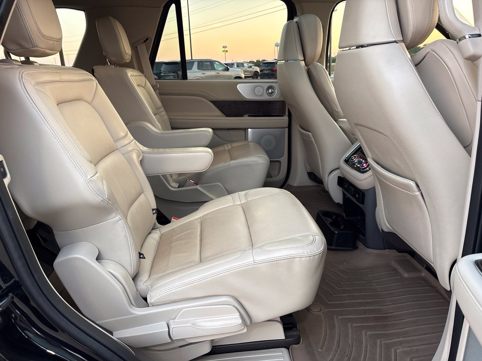 Used 2021 Lincoln Navigator Reserve AWD/4WD image 23