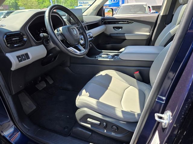 Used 2025 Honda Pilot Touring image 12