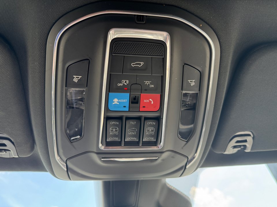 Used 2023 Jeep Wagoneer Series III w/ Premium Group I AWD/4WD image 25