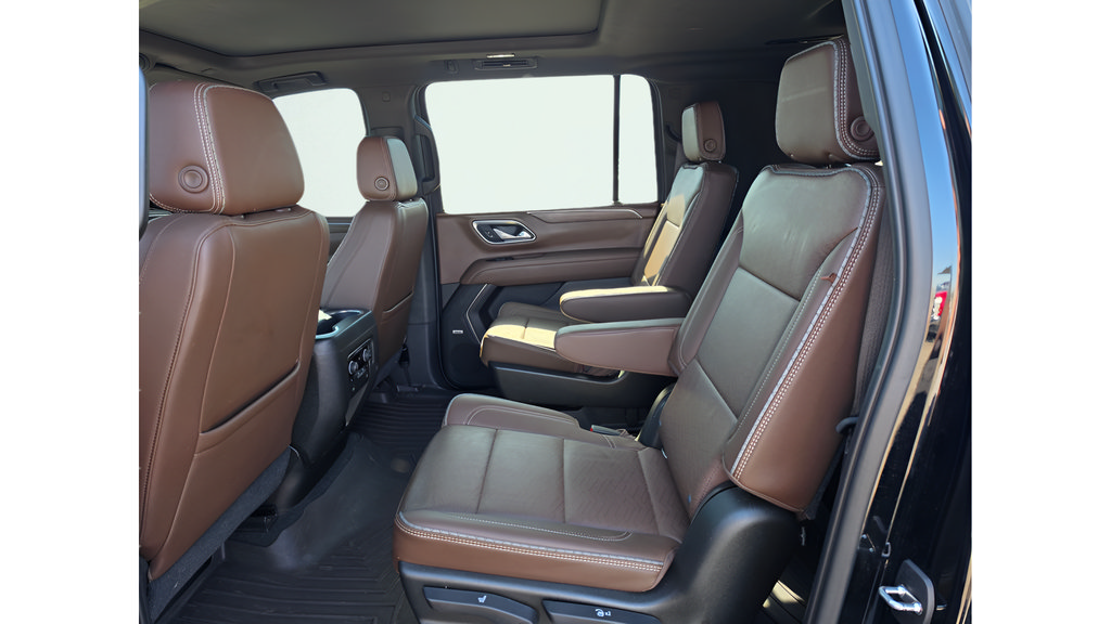 Used 2021 Chevrolet Suburban High Country AWD/4WD image 14