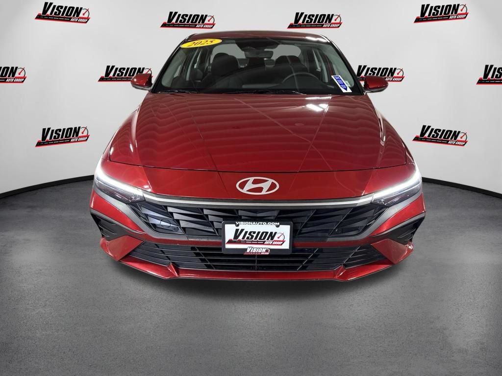 Certified 2025 Hyundai Elantra SE FWD image 2