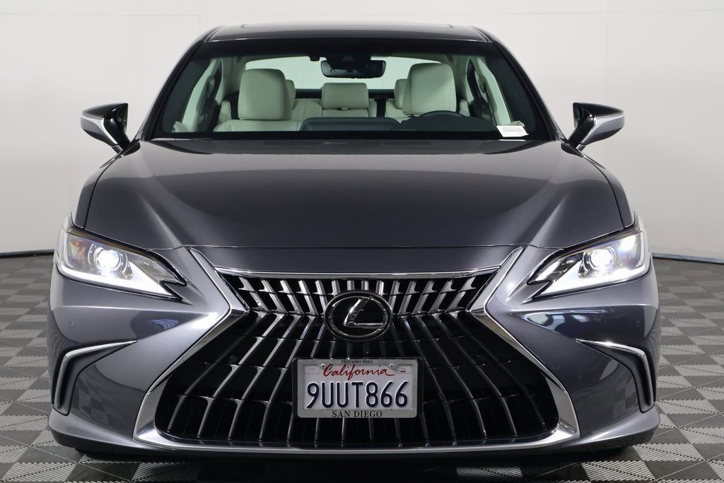 Used 2025 Lexus ES 300h w/ Premium Package image 2