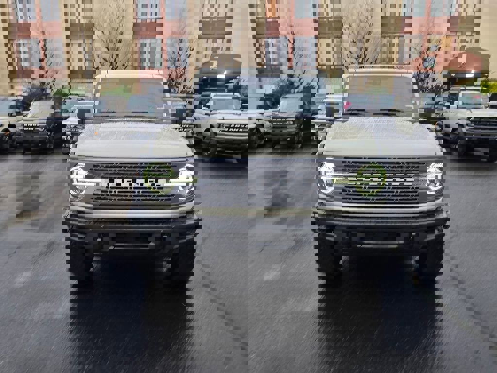 New 2025 Ford Bronco Badlands image 2