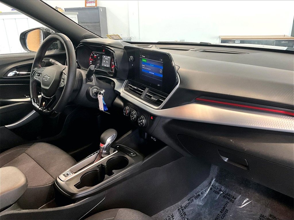 Used 2024 Chevrolet Trax RS image 14