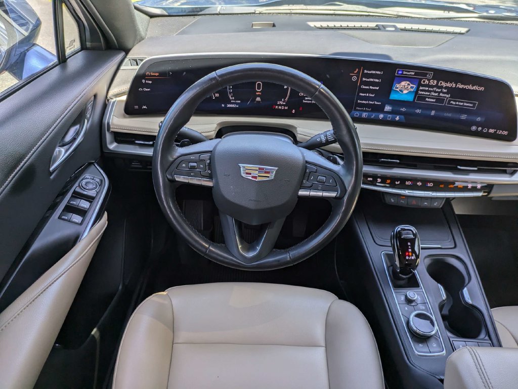 Certified 2024 Cadillac XT4 Luxury w/ Cold Weather Package FWD image 16