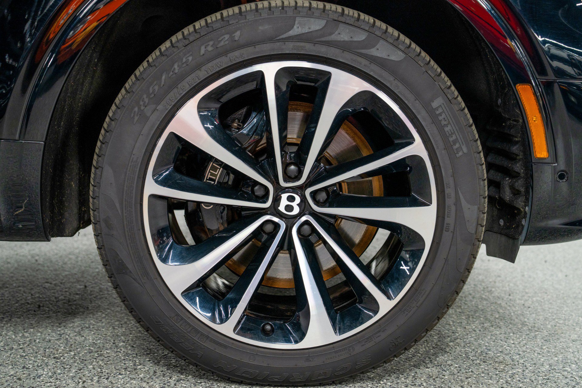 Used 2024 Bentley Bentayga Extended Wheelbase image 40
