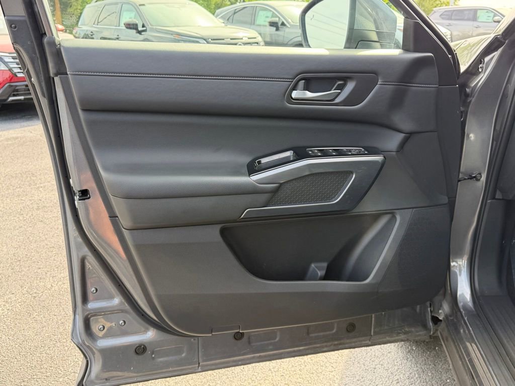 Used 2025 Nissan Pathfinder SL w/ Cargo Package FWD image 14
