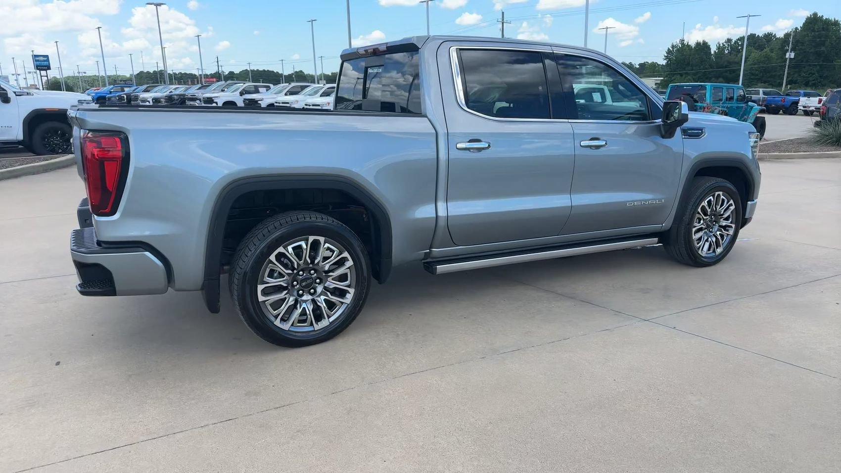 Used 2025 GMC Sierra 1500 Denali Ultimate AWD/4WD image 9