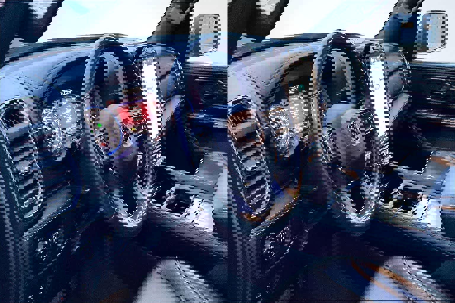 Used 2022 RAM 1500 Limited w/ Body-Colour Bumper Group image 2