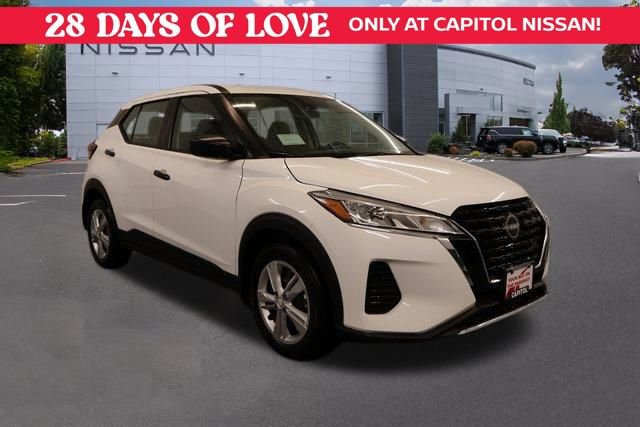 New 2025 Nissan Kicks Play S