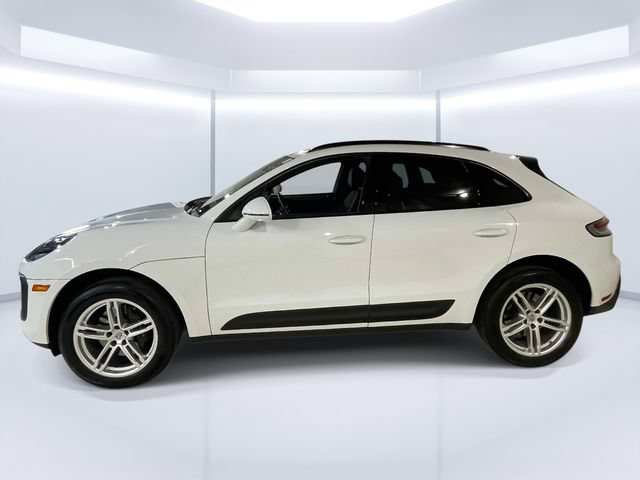 Certified 2024 Porsche Macan AWD/4WD image 2