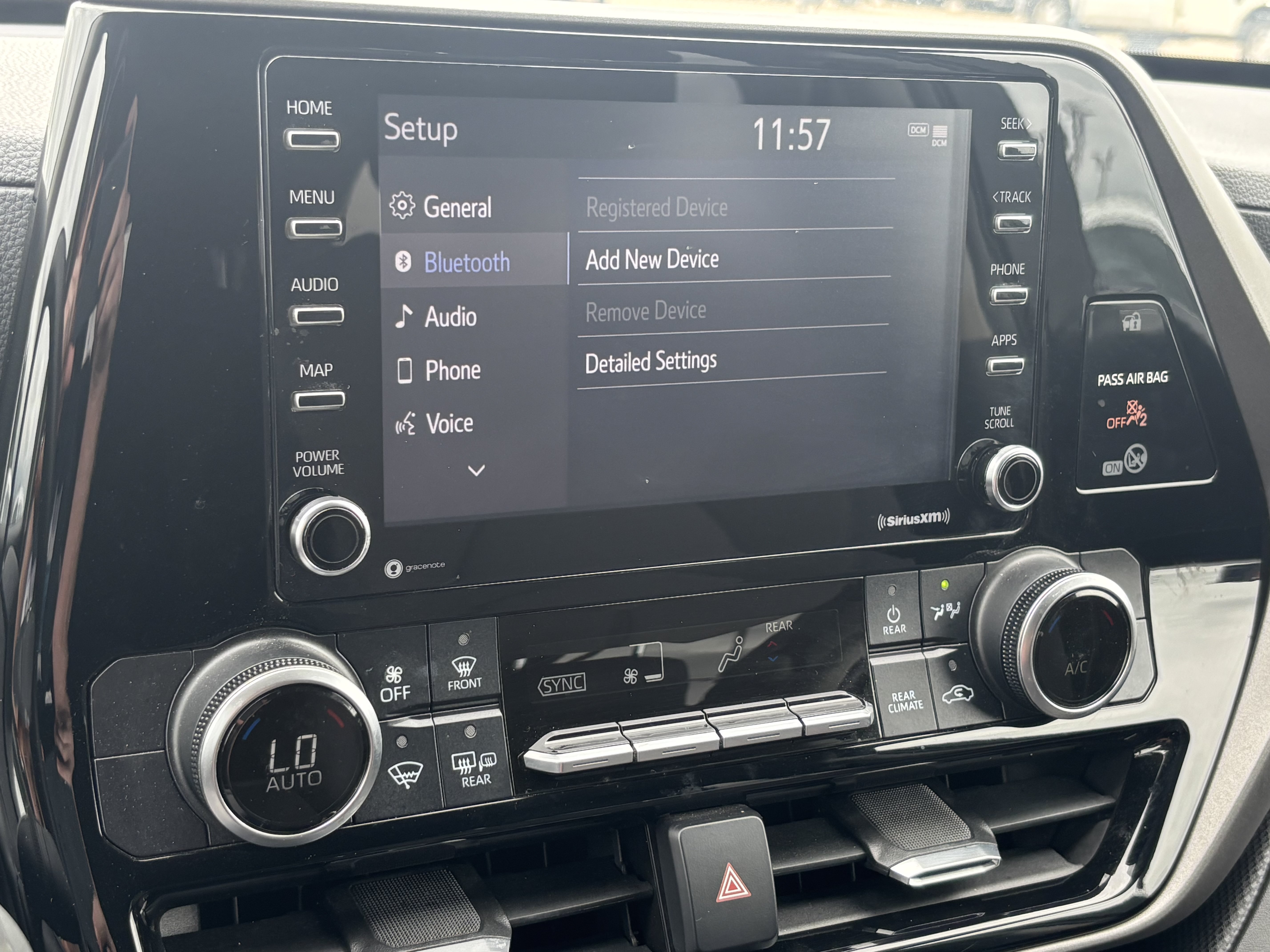 Used 2020 Toyota Highlander L FWD image 12
