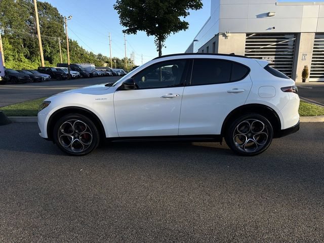 Used 2024 Alfa Romeo Stelvio Veloce AWD/4WD image 5