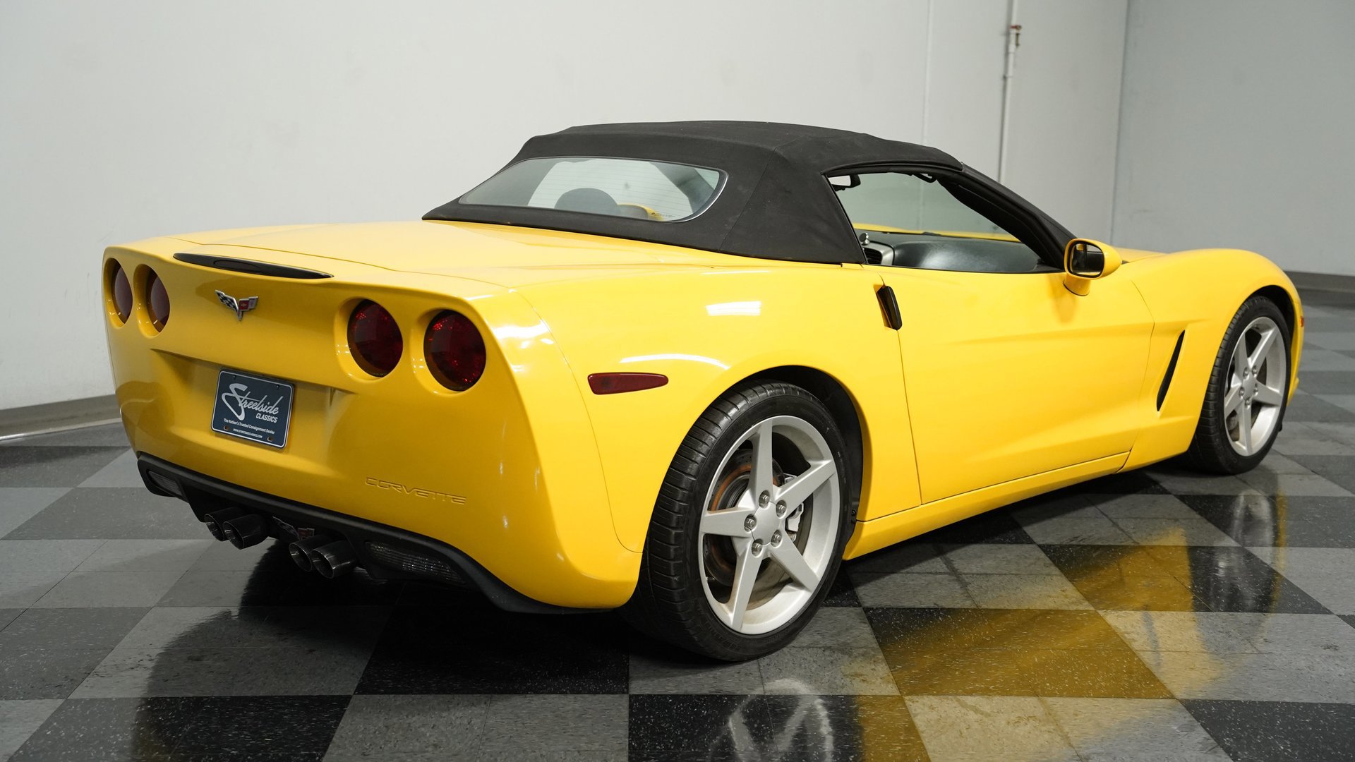 Used 2005 Chevrolet Corvette Convertible w/ Performance Handling Package image 11