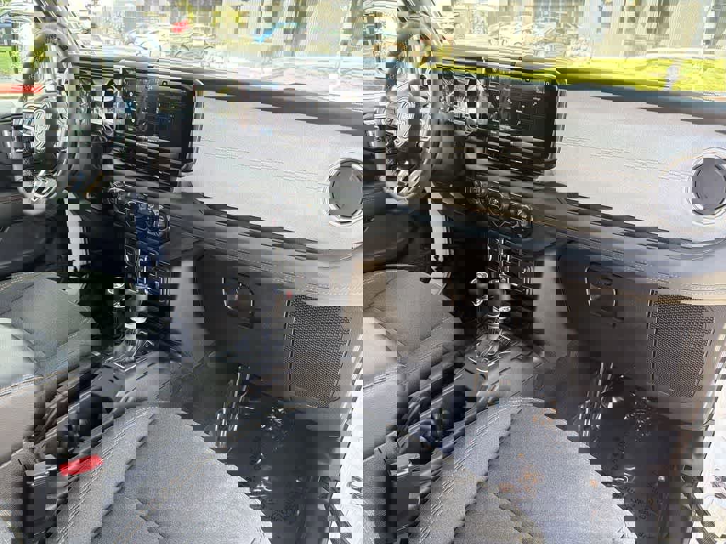 Used 2025 Jeep Wrangler Sahara image 41