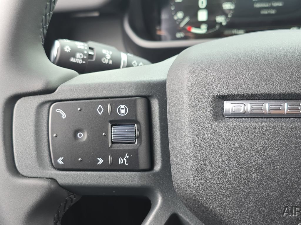 New 2026 Land Rover Defender 110 X-Dynamic SE AWD/4WD image 17