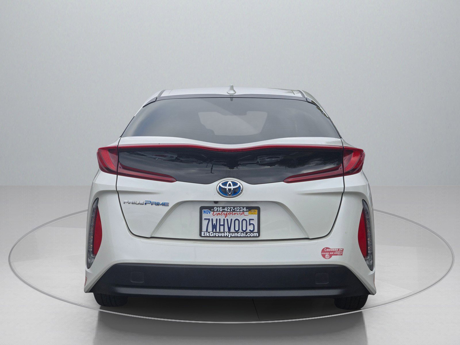 Used 2017 Toyota Prius Prime Premium image 7