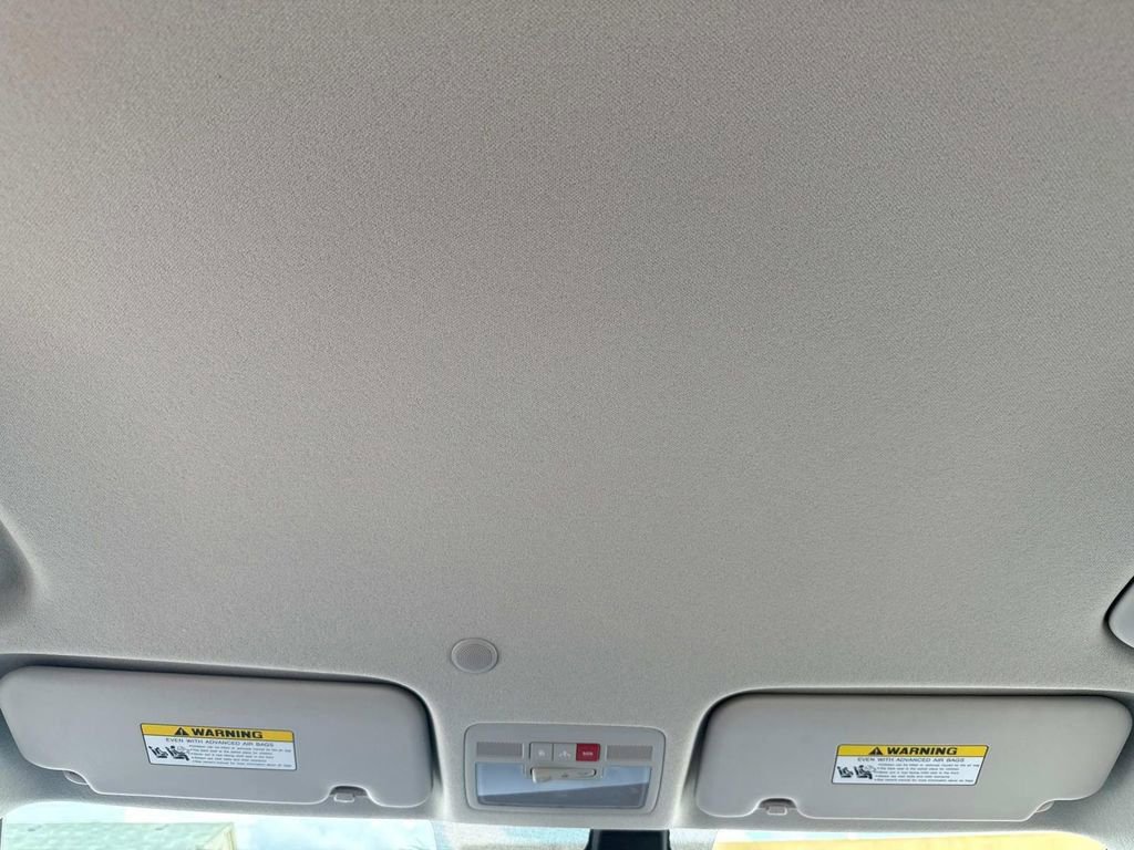 Used 2024 Hyundai Venue Limited image 13