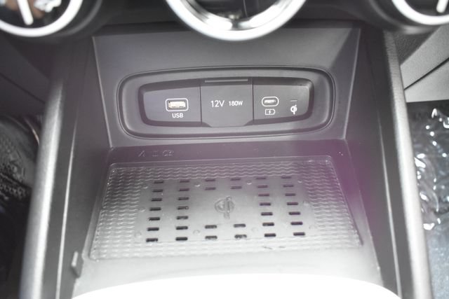 Used 2025 Hyundai Venue Limited FWD image 4