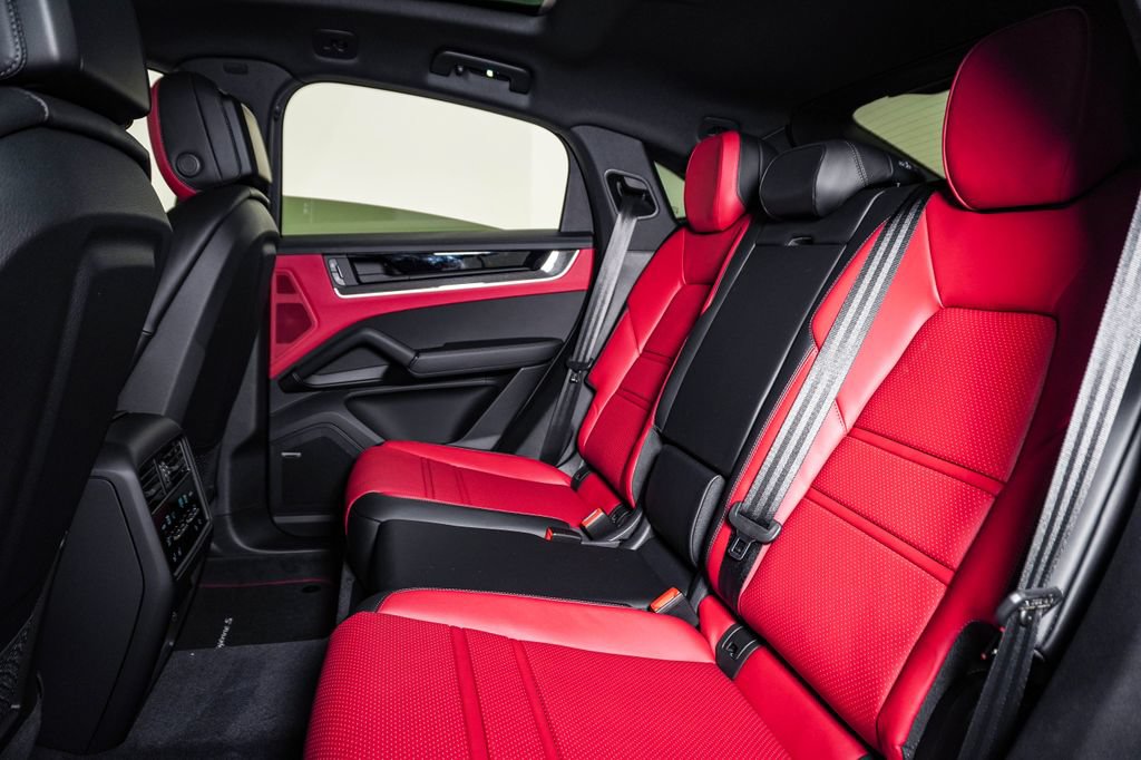 New 2026 Porsche Cayenne S AWD/4WD image 17