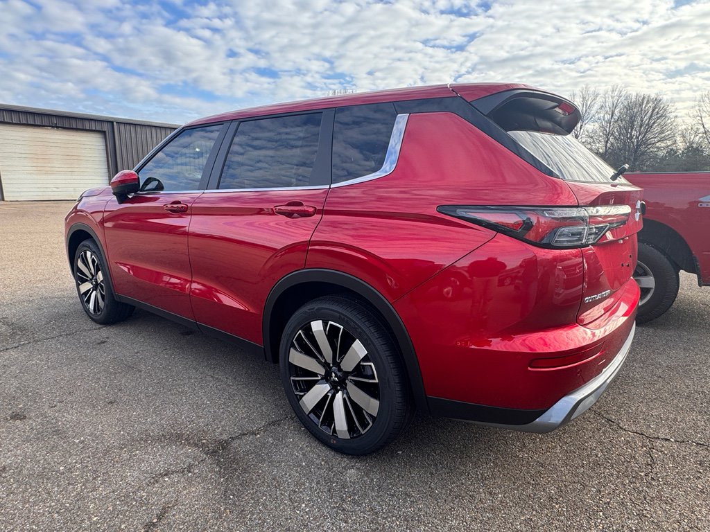 New 2026 Mitsubishi Outlander LE image 4