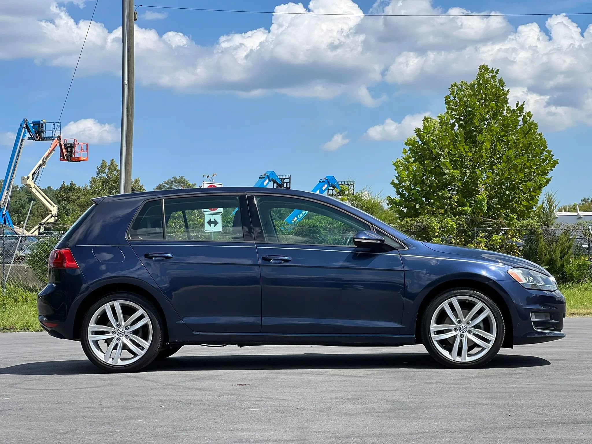 Used 2015 Volkswagen Golf 4-Door FWD image 6