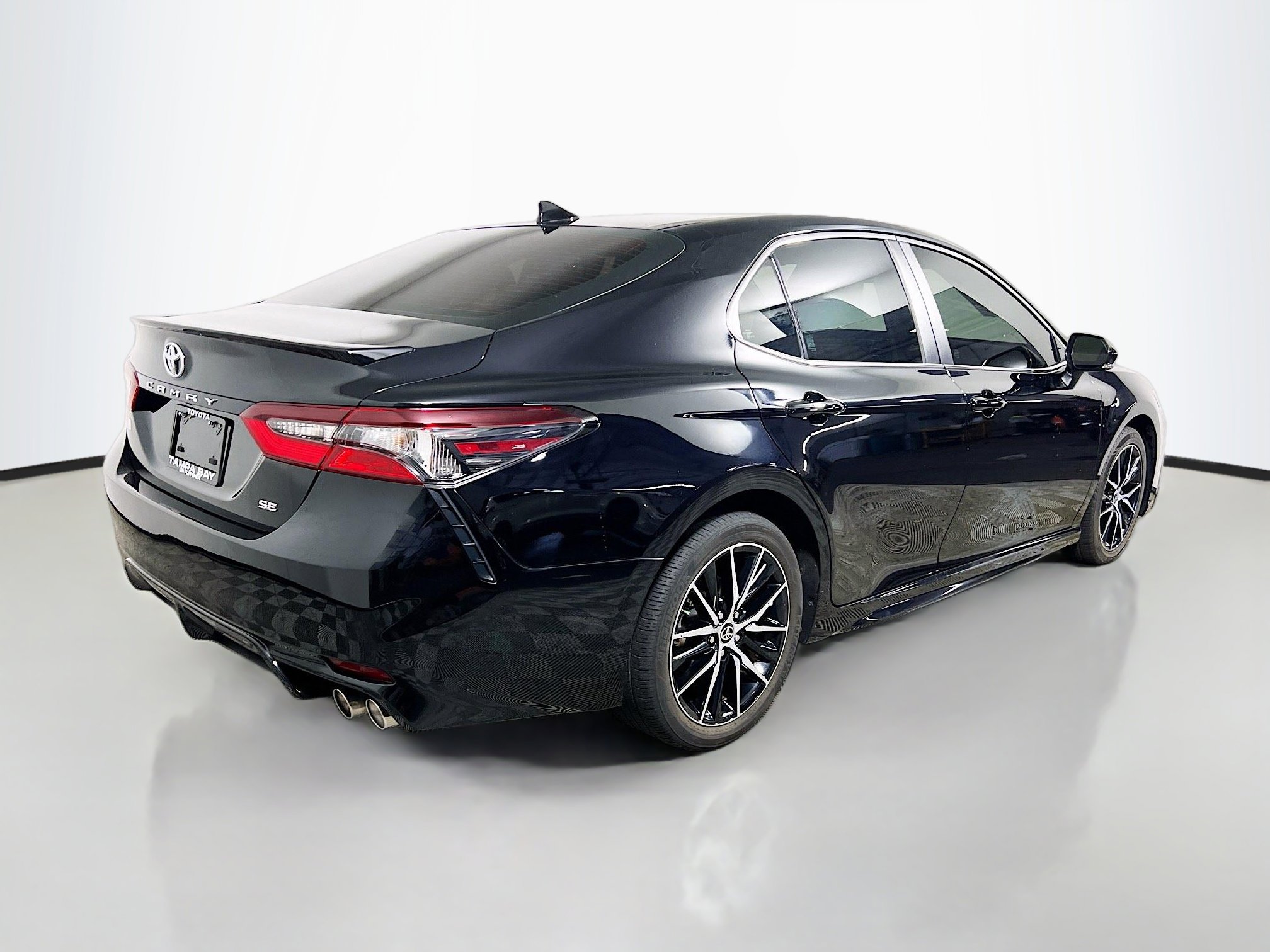 Used 2024 Toyota Camry SE FWD image 4