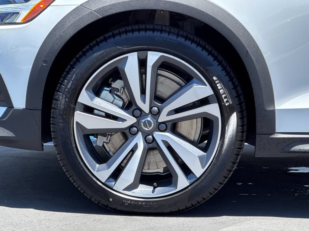 New 2026 Volvo V60 B5 Cross Country Plus w/ Climate Package AWD/4WD image 25