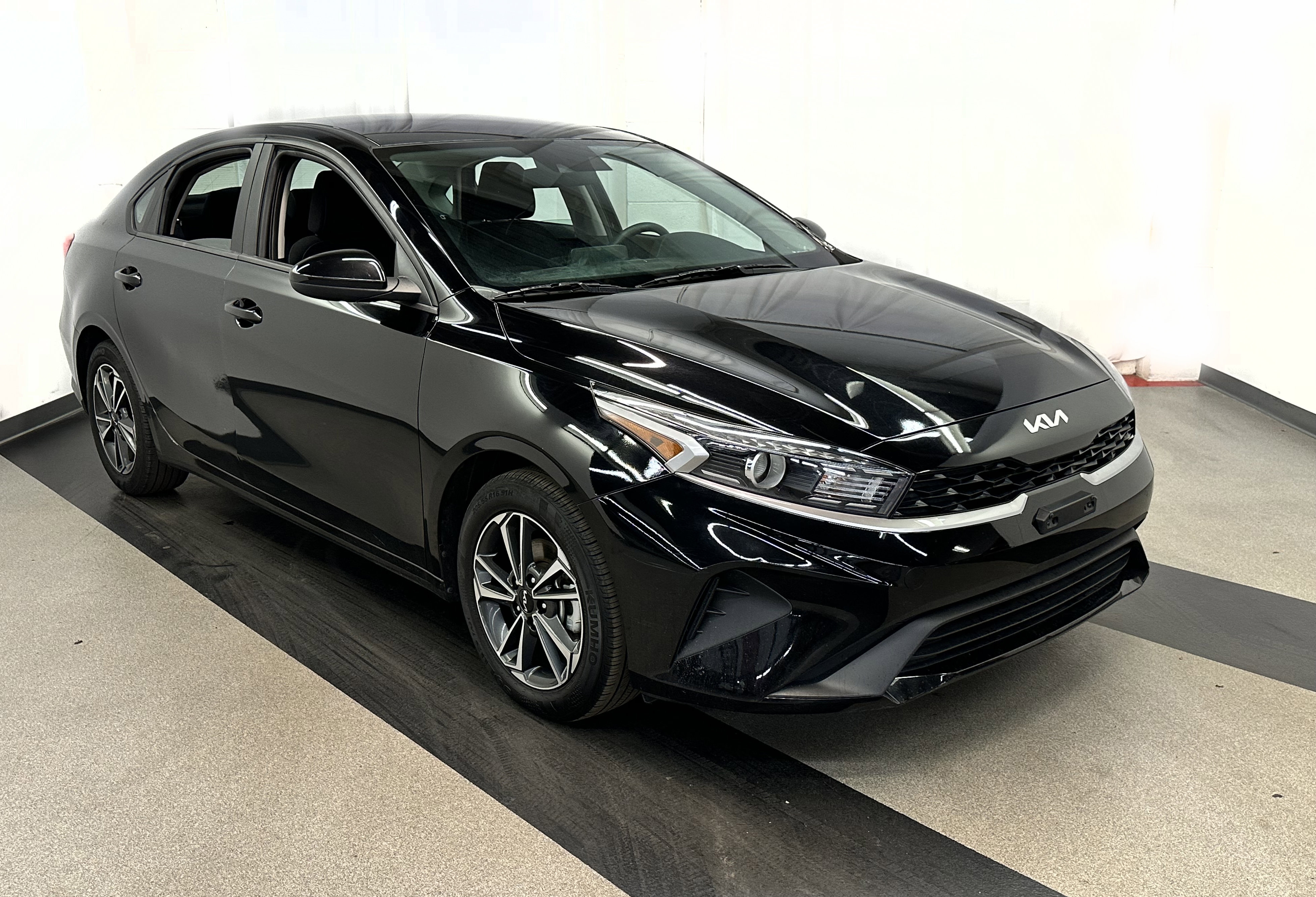 Used 2024 Kia Forte LXS image 2