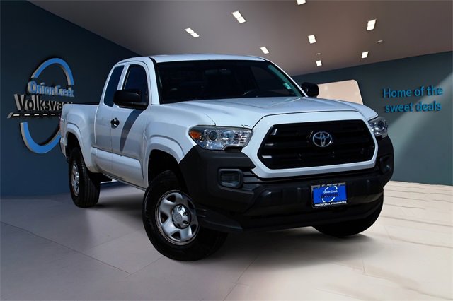 Used 2017 Toyota Tacoma SR image 3