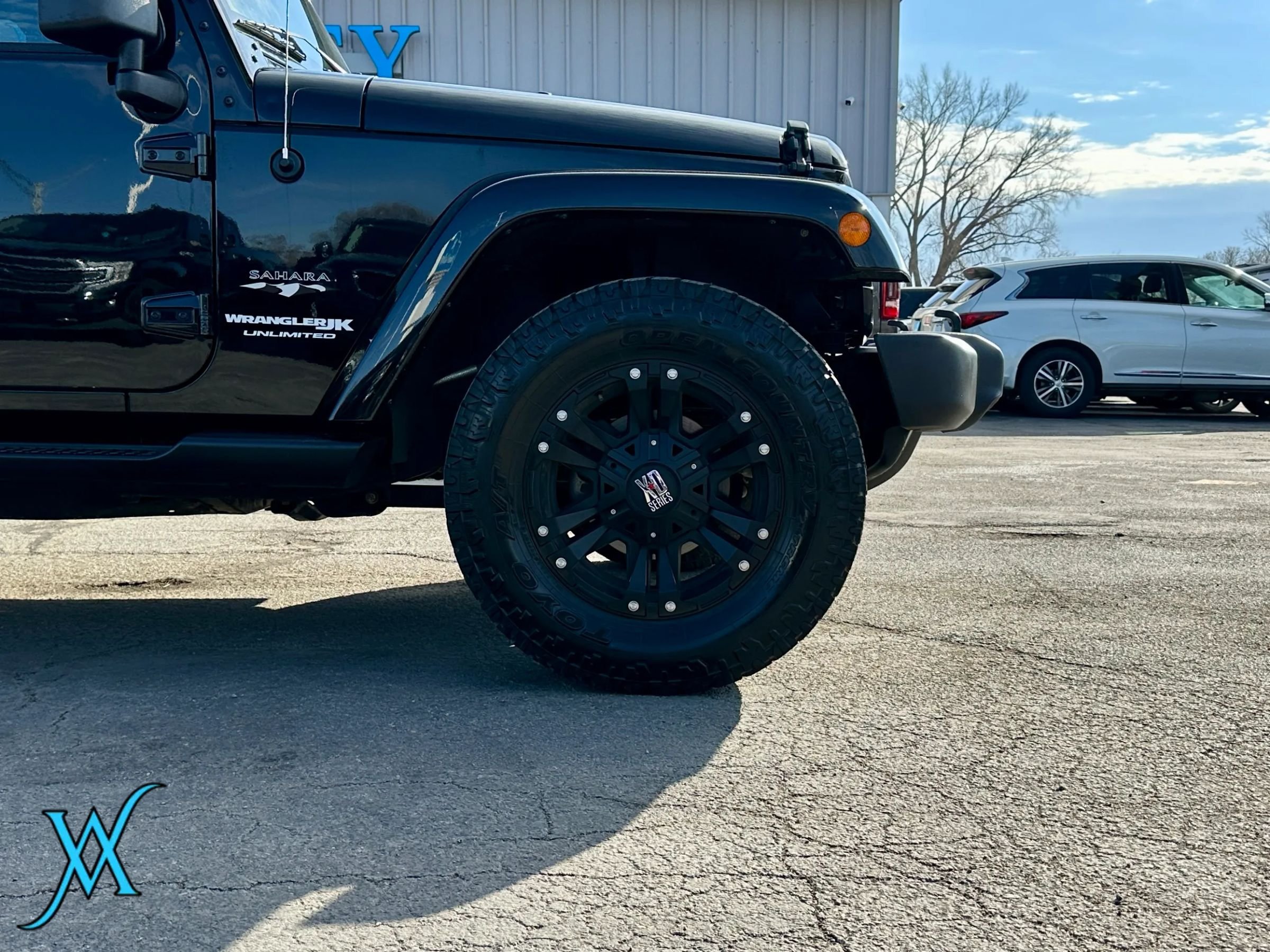 Used 2018 Jeep Wrangler Unlimited Sahara w/ Connectivity Group AWD/4WD image 9
