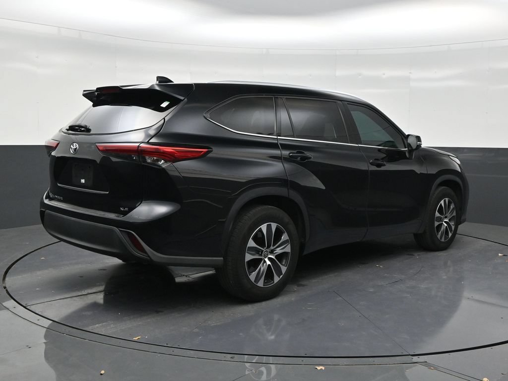 Used 2021 Toyota Highlander XLE FWD image 5