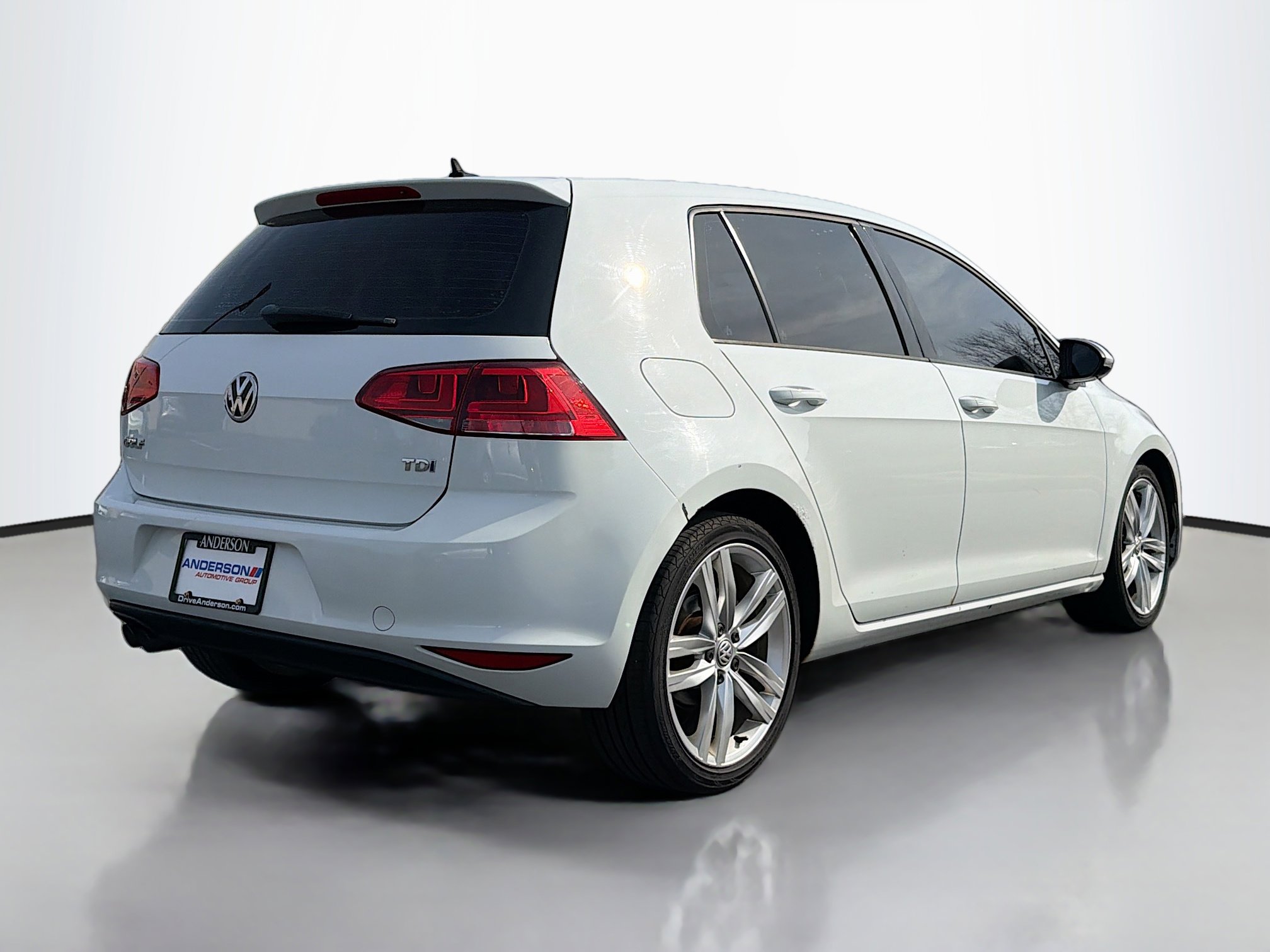 Used 2015 Volkswagen Golf TDI SEL image 2