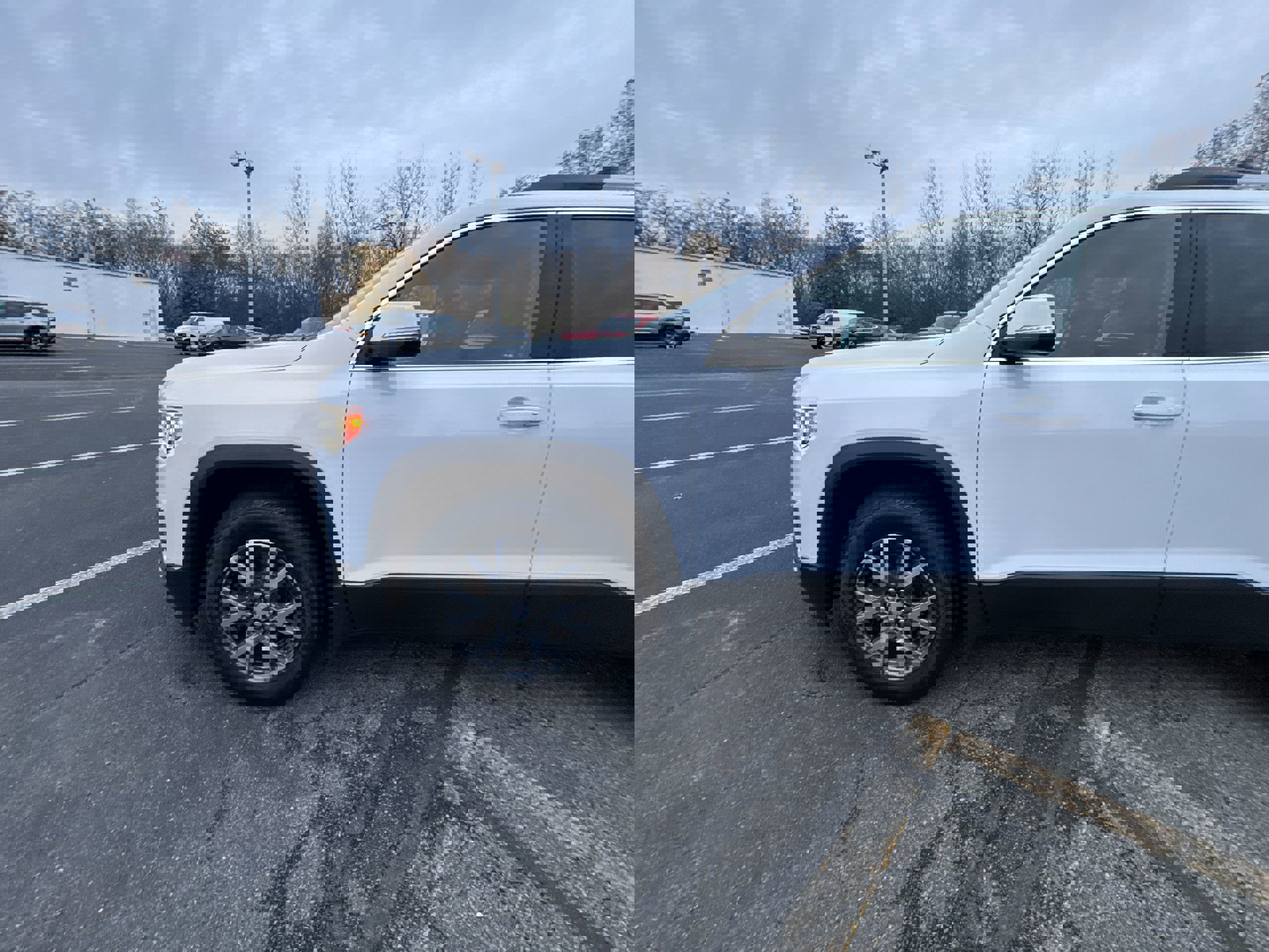 Used 2023 GMC Acadia SLE w/ Driver Convenience Package image 34