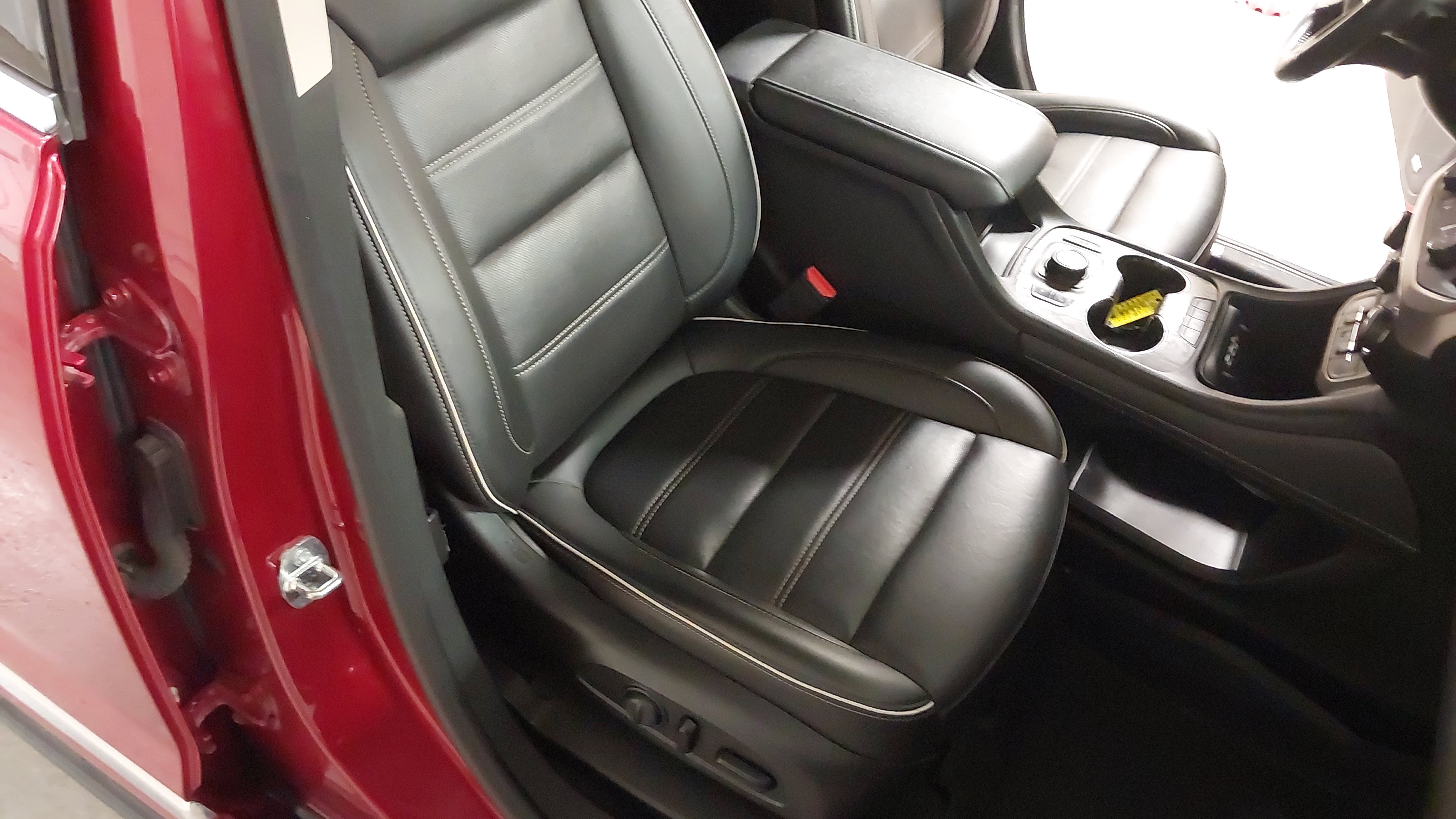Certified 2021 GMC Acadia Denali w/ Denali Technology Package AWD/4WD image 28