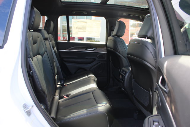 New 2027 Jeep Grand Cherokee Limited w/ Limited Altitude Package AWD/4WD image 42