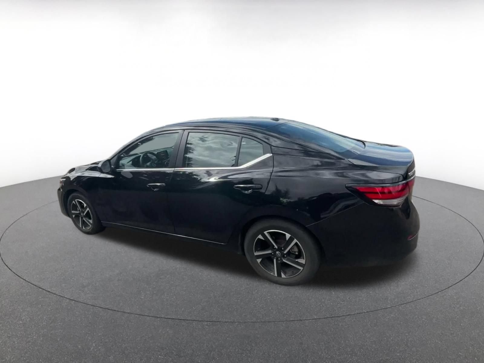 Used 2025 Nissan Sentra SV FWD image 9