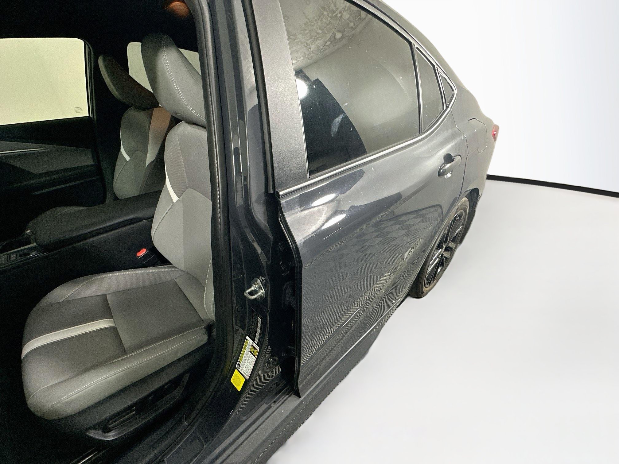 Used 2025 Toyota Camry SE FWD image 12