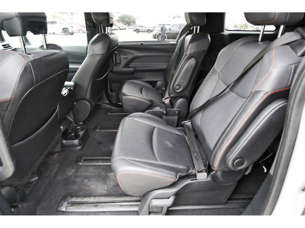 Used 2023 Toyota Sienna XSE image 7