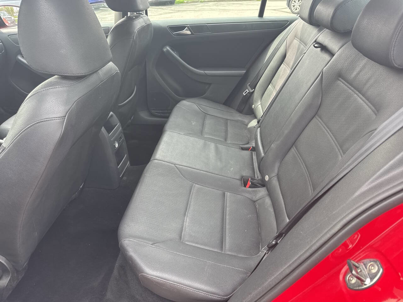 Used 2011 Volkswagen Jetta SE FWD image 16