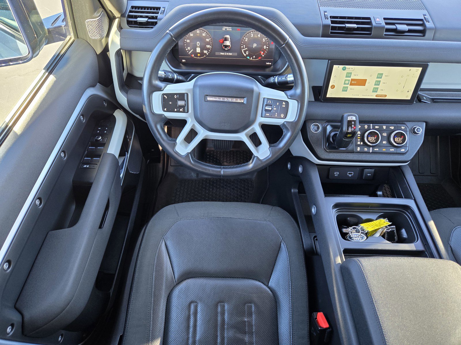 Used 2020 Land Rover Defender 110 SE image 8