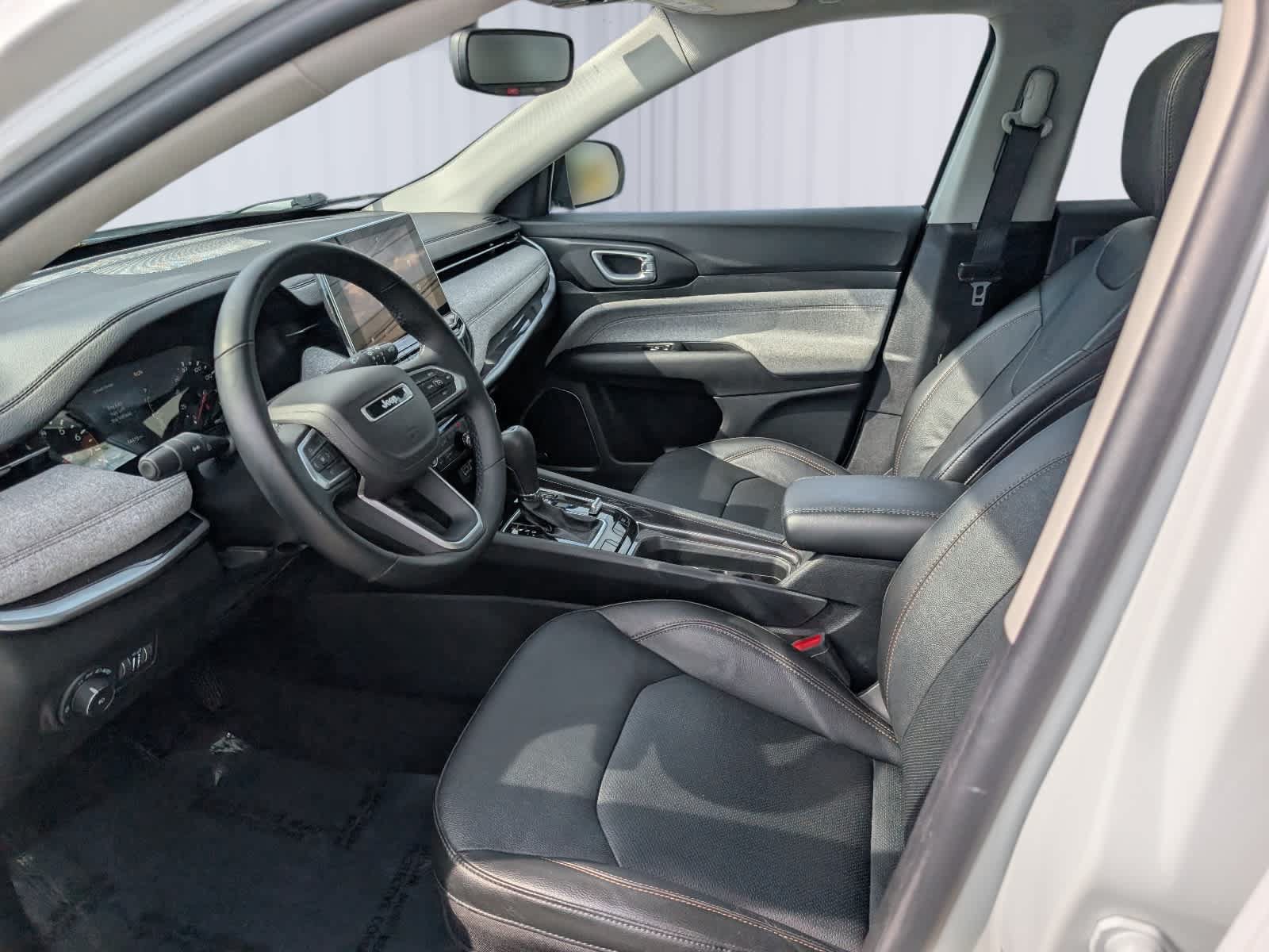 Used 2022 Jeep Compass Latitude w/ Sun and Sound Group AWD/4WD image 15