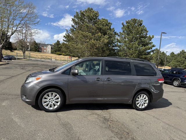 Used 2012 Toyota Sienna LE w/ Towing Pkg image 4
