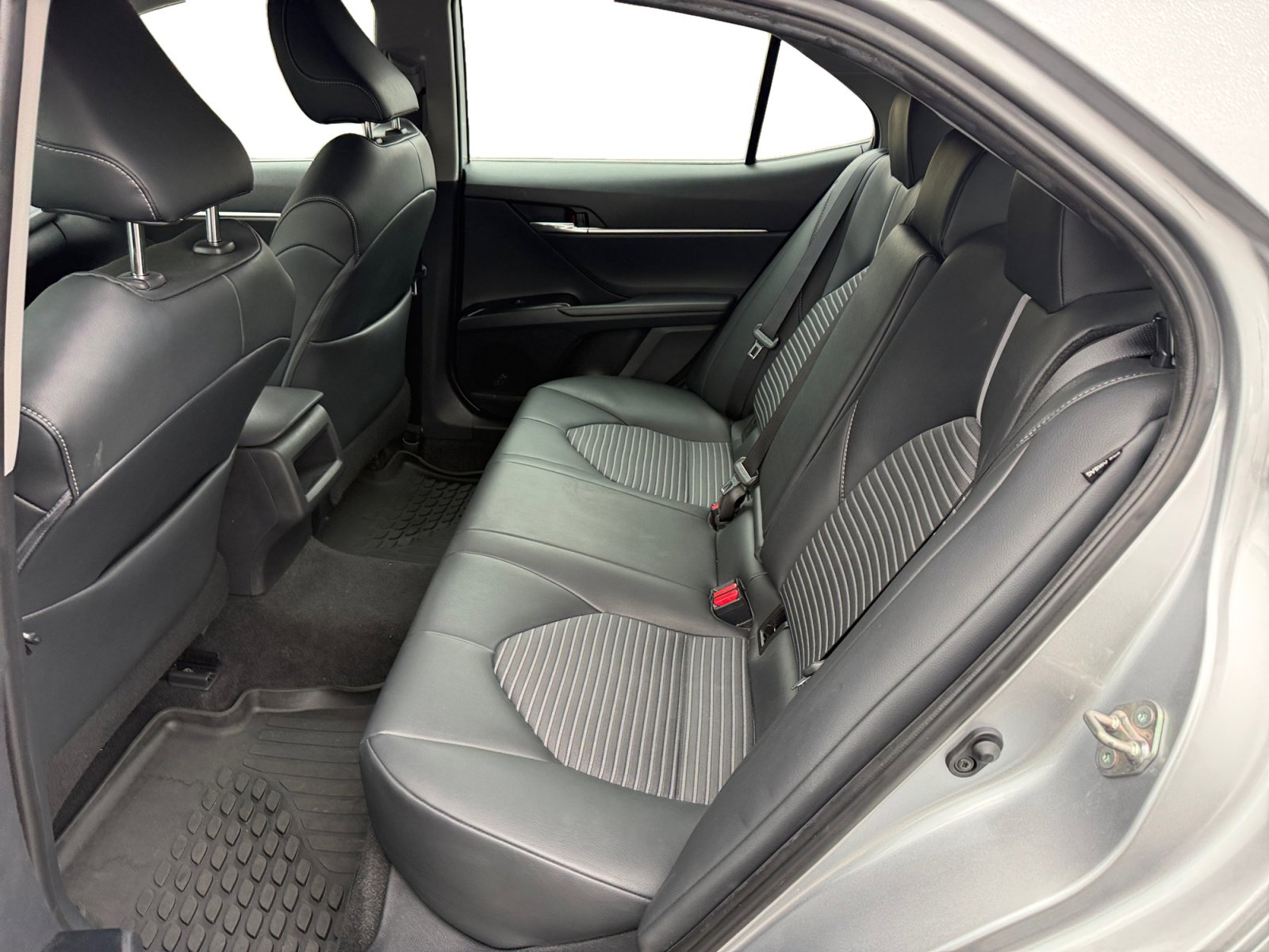 Used 2019 Toyota Camry SE image 16