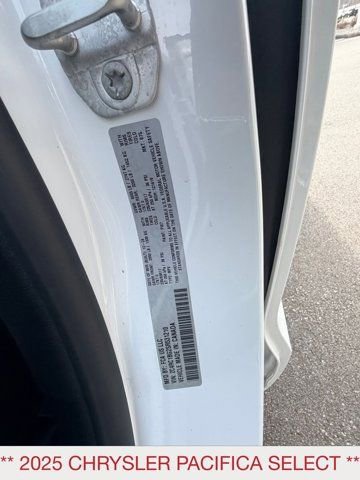 Certified 2025 Chrysler Pacifica Select image 33