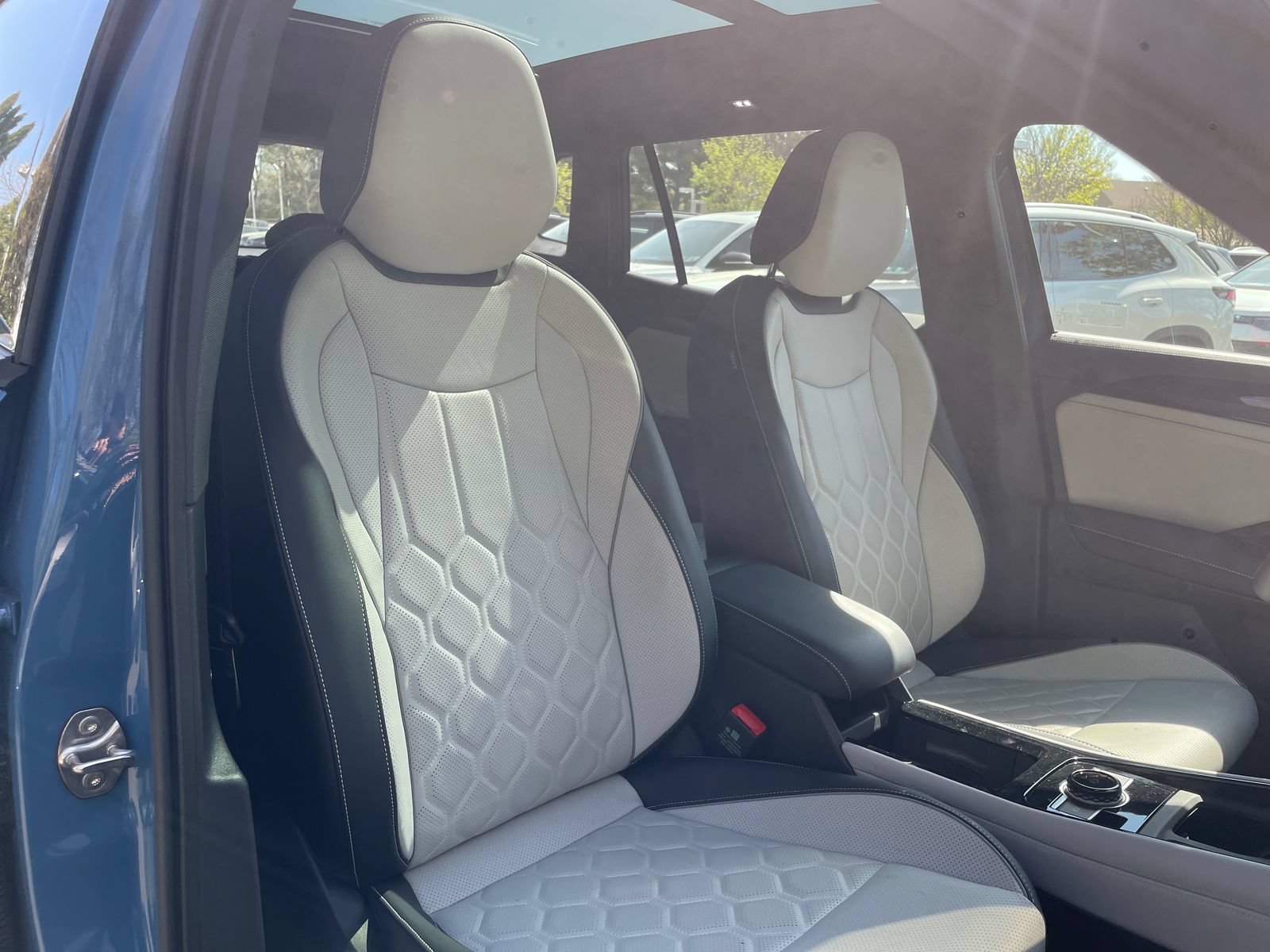 Certified 2025 Volkswagen Tiguan SEL R-Line AWD/4WD image 35