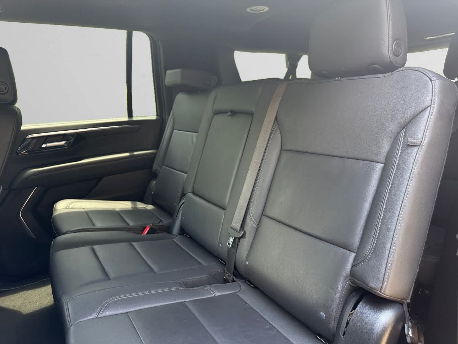 Used 2025 Chevrolet Suburban Z71 AWD/4WD image 12