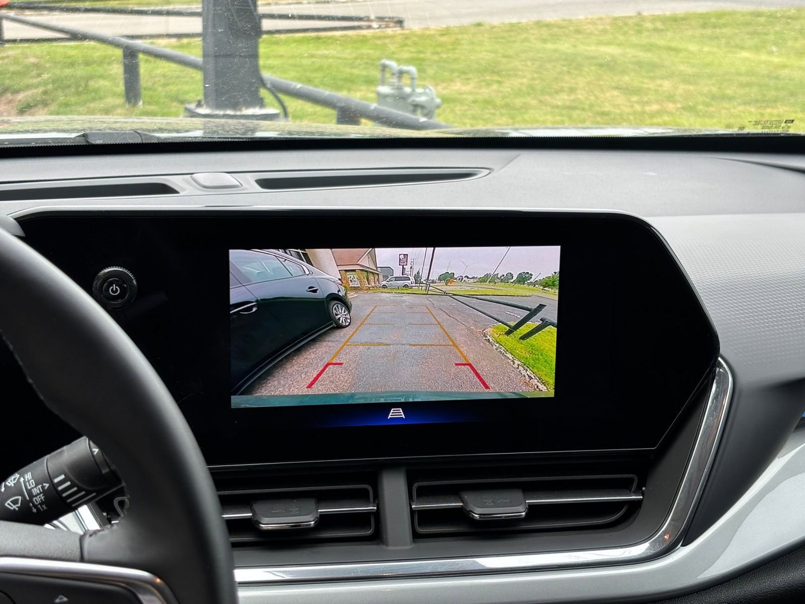 Used 2025 Chevrolet Trax LT w/ LT Convenience Package FWD image 22